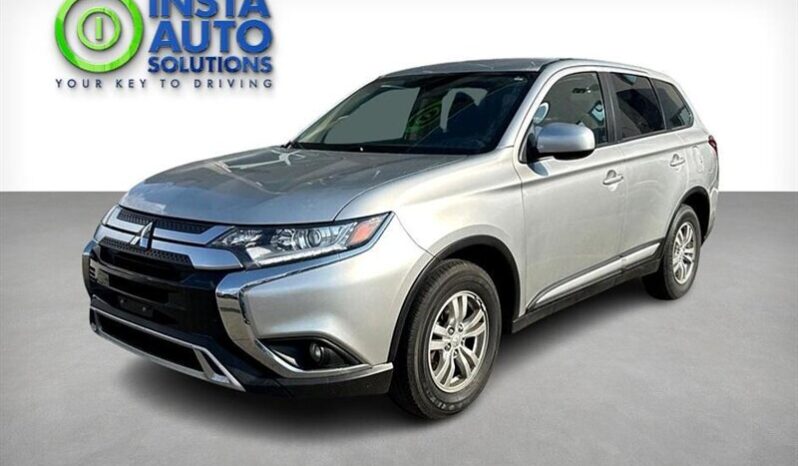 
								2020 Mitsubishi Outlander ES full									