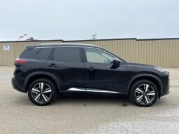 
										2023 Nissan Rogue SL full									