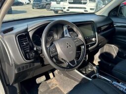 
										2020 Mitsubishi Outlander ES full									