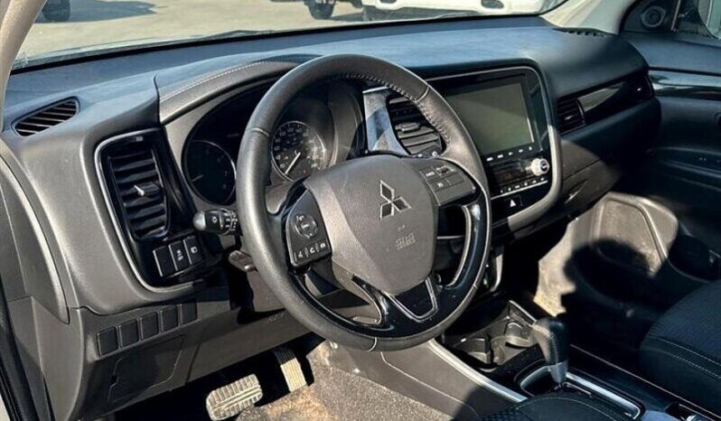 
								2020 Mitsubishi Outlander ES full									