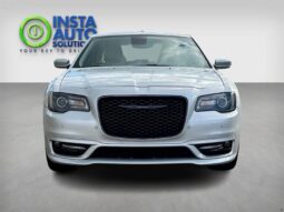 
										2022 Chrysler 300 Series Touring L full									