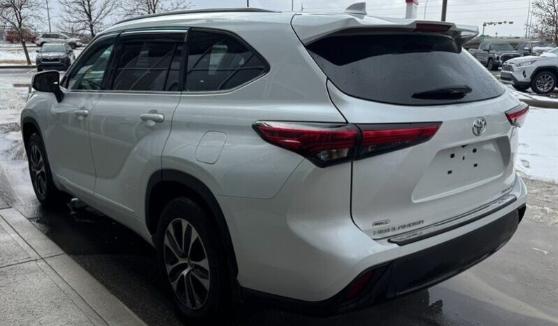 
								2023 Toyota Highlander XLE full									