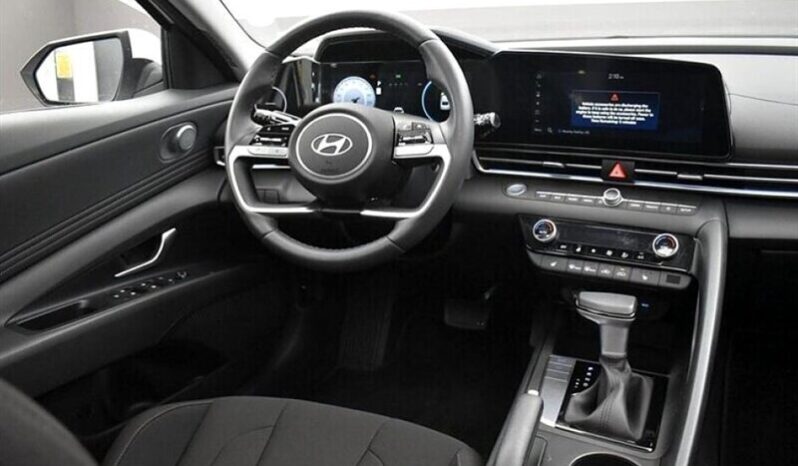 
								2024 Hyundai ELANTRA Preferred Tech full									