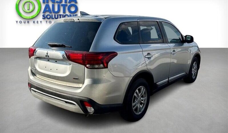 
								2020 Mitsubishi Outlander ES full									