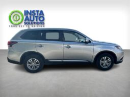 
										2020 Mitsubishi Outlander ES full									