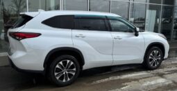 
										2023 Toyota Highlander XLE full									