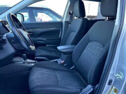 
										2022 Mitsubishi RVR SE full									