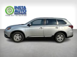 
										2020 Mitsubishi Outlander ES full									