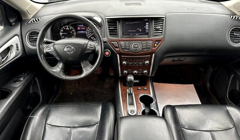 
								2017 Nissan Pathfinder Platinum full									