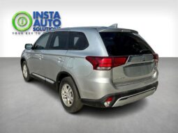 
										2020 Mitsubishi Outlander ES full									