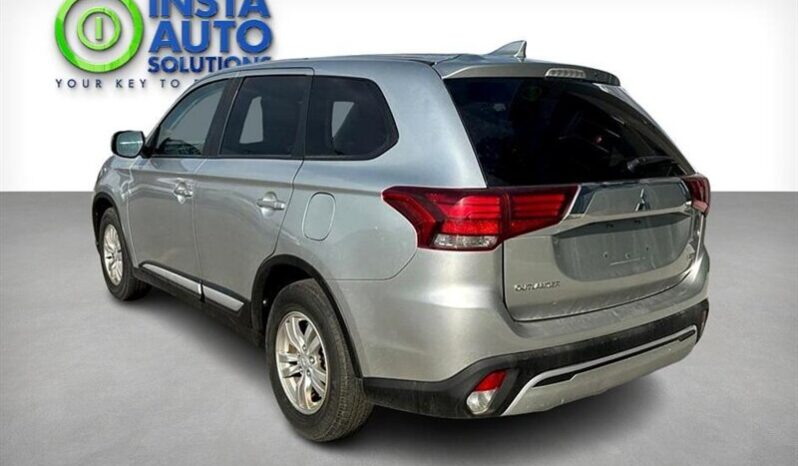 
								2020 Mitsubishi Outlander ES full									