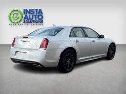 
										2022 Chrysler 300 Series Touring L full									