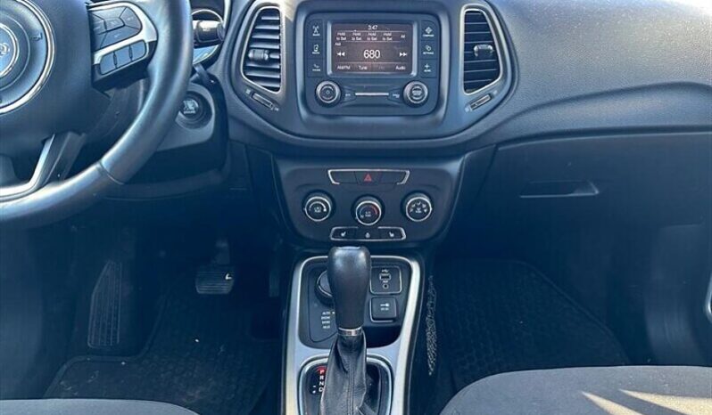 
								2017 Jeep Compass Sport full									