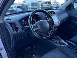 
										2022 Mitsubishi RVR SE full									