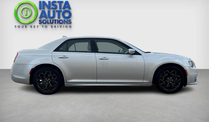 
								2022 Chrysler 300 Series Touring L full									