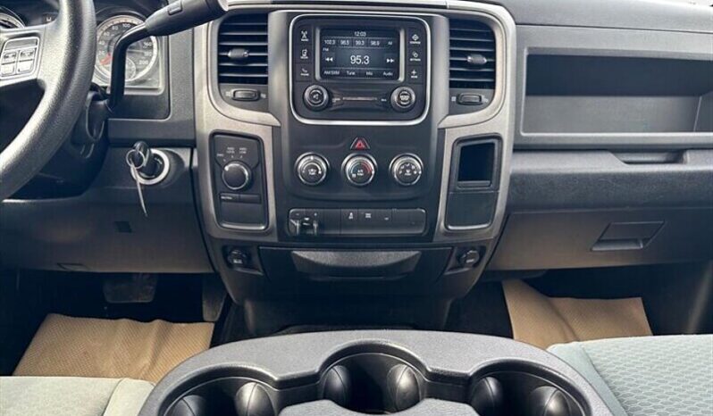 
								2017 RAM 1500 ST full									