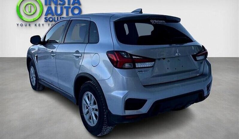 
								2022 Mitsubishi RVR SE full									