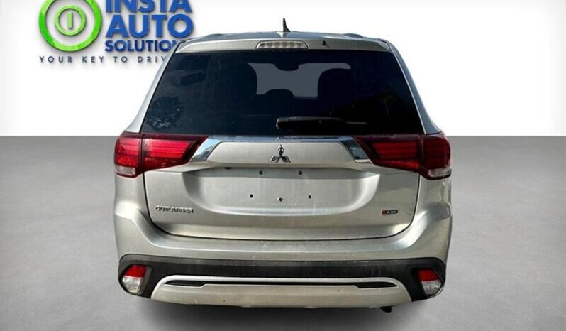 
								2020 Mitsubishi Outlander ES full									