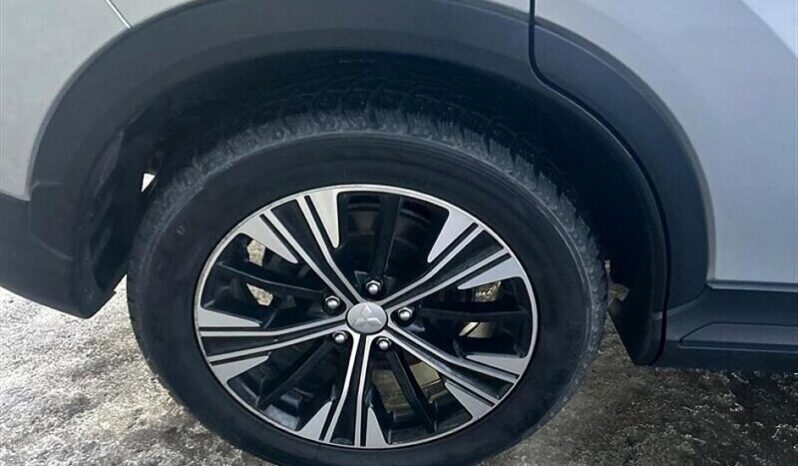 
								2020 Mitsubishi Eclipse Cross ES full									