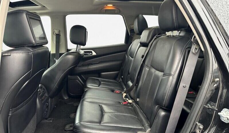 
								2017 Nissan Pathfinder Platinum full									