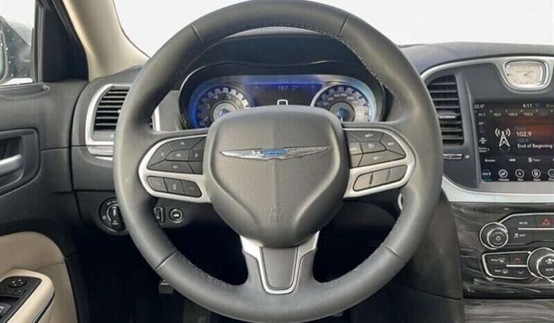 
								2022 Chrysler 300 Series Touring L full									