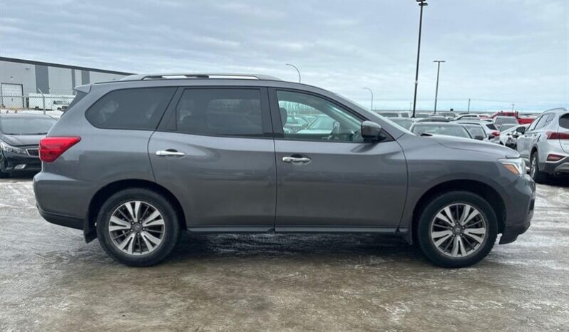 
								2017 Nissan Pathfinder SV full									