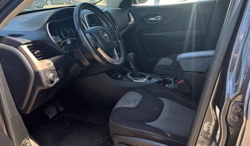 
								2016 Jeep Cherokee Sport Altitude full									
