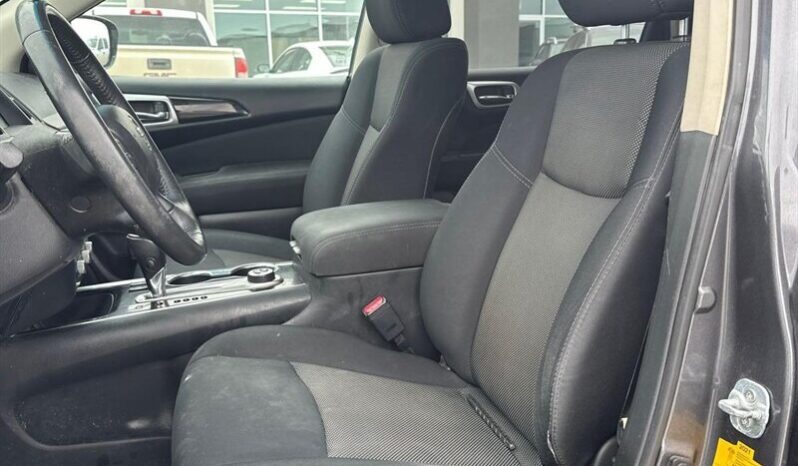 
								2017 Nissan Pathfinder SV full									