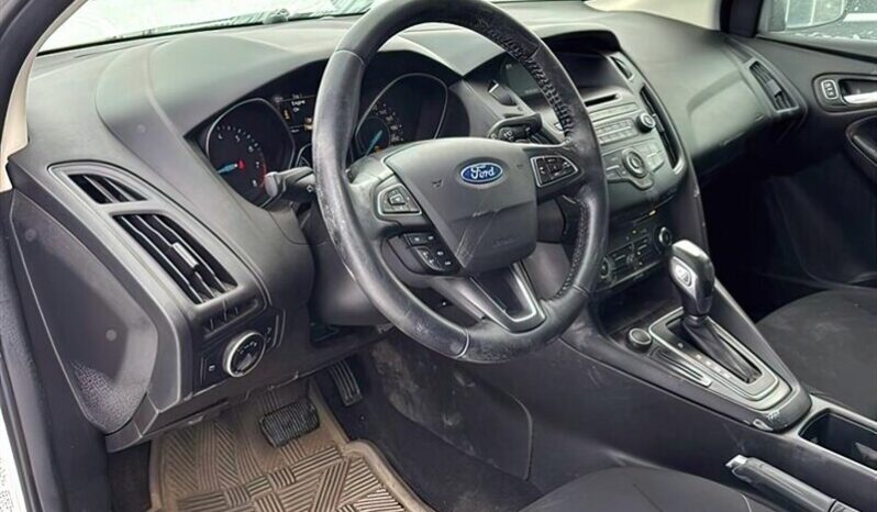 
								2016 Ford Focus SE full									