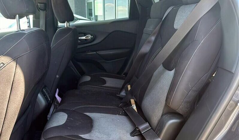 
								2016 Jeep Cherokee Sport Altitude full									