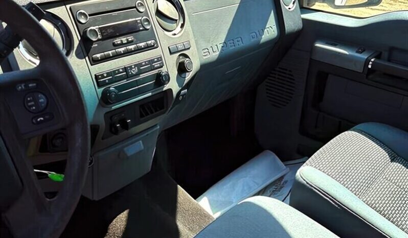 
								2016 Ford F-250 Super Duty XLT 6.7L Powerstroke full									