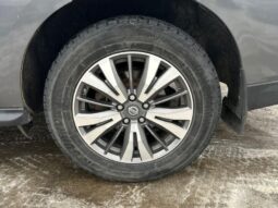 
										2017 Nissan Pathfinder SV full									