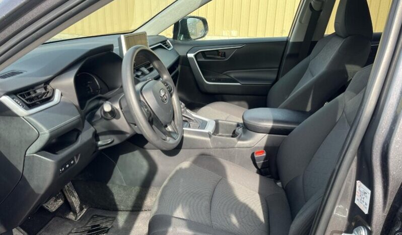 
								2024 Toyota RAV4 LE full									