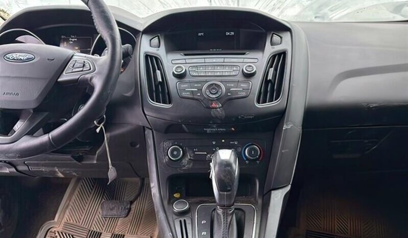 
								2016 Ford Focus SE full									