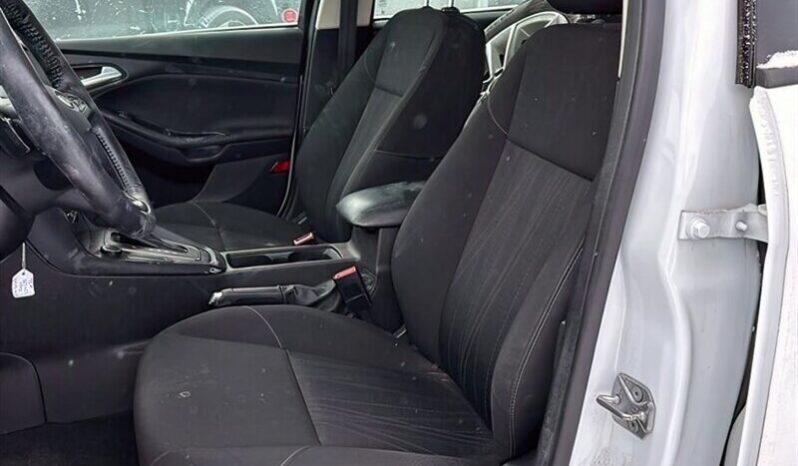 
								2016 Ford Focus SE full									