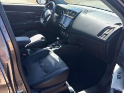 
										2019 Mitsubishi RVR SE LTD full									