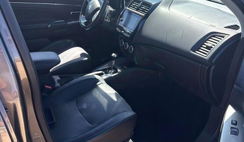 
								2019 Mitsubishi RVR SE LTD full									