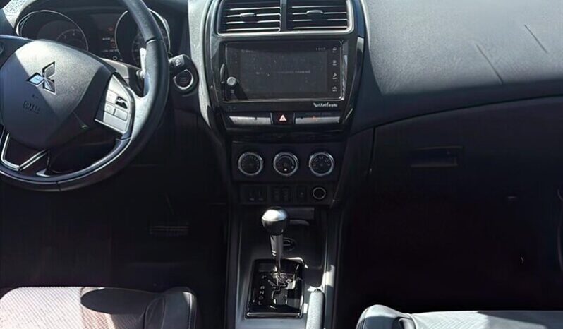 
								2019 Mitsubishi RVR SE LTD full									