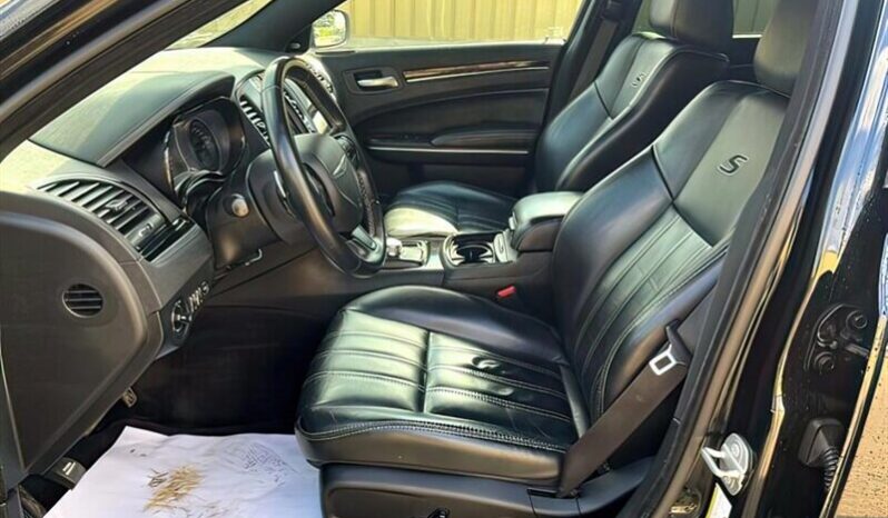 
								2018 Chrysler 300 Series S full									