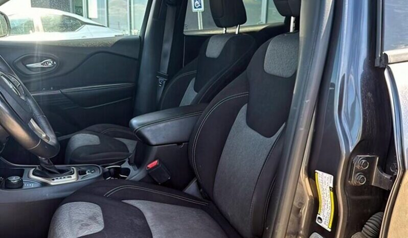 
								2016 Jeep Cherokee Sport Altitude full									