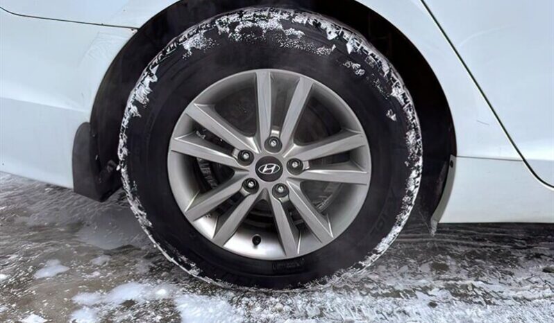 
								2016 Hyundai Sonata GL full									
