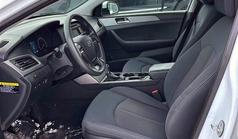 
								2016 Hyundai Sonata GL full									