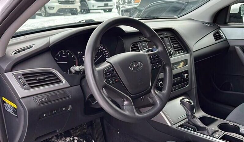 
								2016 Hyundai Sonata GL full									