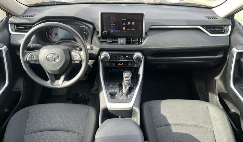 
								2024 Toyota RAV4 LE full									