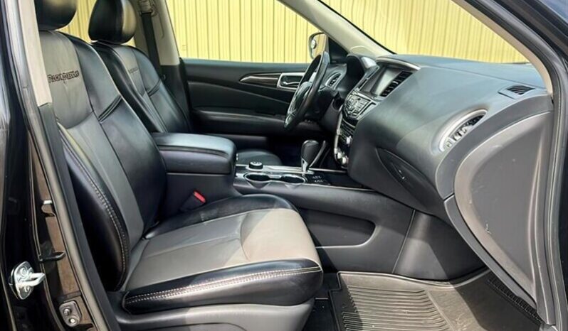 
								2020 Nissan Pathfinder SL Rock Creek full									