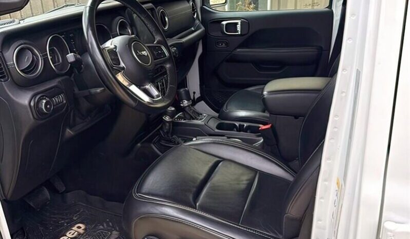 
								2018 Jeep Wrangler Unlimited Sahara full									