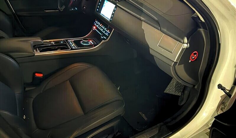 
								2017 Jaguar XF 35t Premium AWD full									