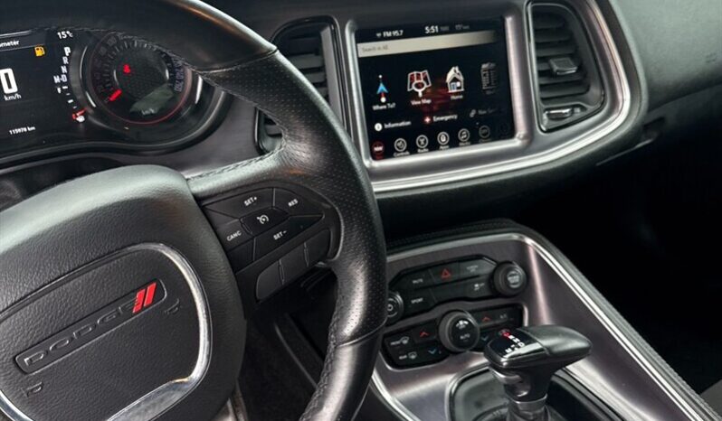 
								2017 Dodge Challenger SXT Plus full									