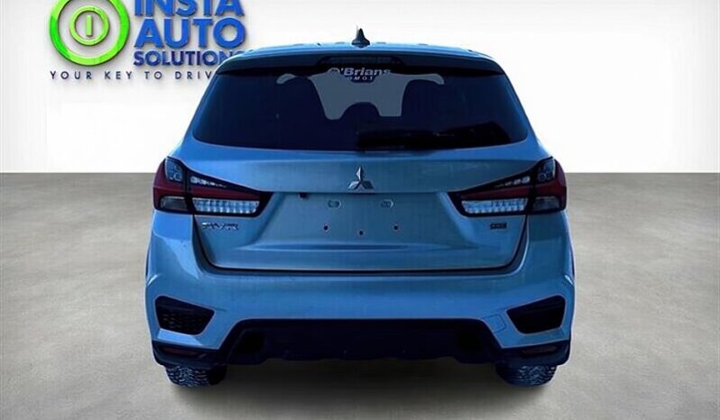 
								2022 Mitsubishi RVR SE full									