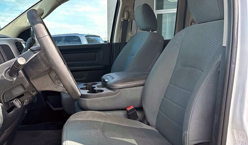 
								2017 RAM 1500 ST full									